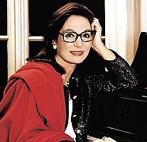 https://margit2.hu/forumba-kepek/nana-mouskouri.jpg
