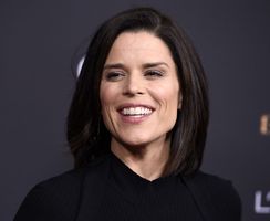 https://margit2.hu/forumba-kepek/neve-campbell3.jpg