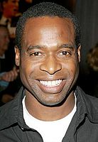 https://margit2.hu/forumba-kepek/phill-lewis2.jpg