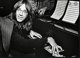 https://margit2.hu/forumba-kepek/ray-manzarek2.jpg