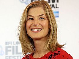 https://margit2.hu/forumba-kepek/rosamund-pike2.jpg