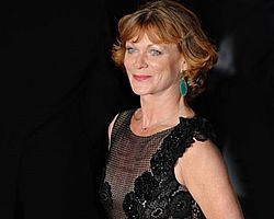 https://margit2.hu/forumba-kepek/samantha-bond3.jpg