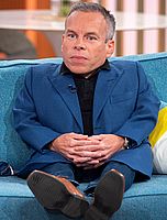 https://margit2.hu/forumba-kepek/warwick-davis3.jpg