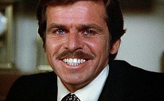 https://margit2.hu/forumba-kepek/william-devane2.jpg
