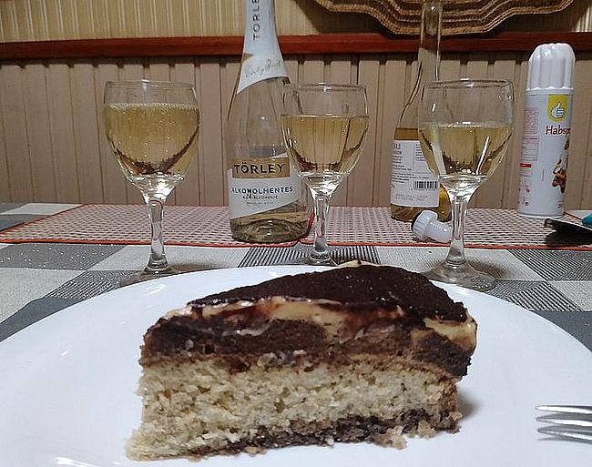 https://margit2.hu/forumba-koszontesek/vega-tiramisu-torta-20250307.jpg